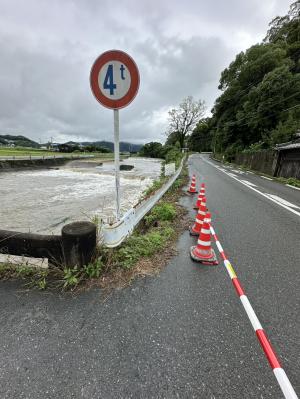 疫神橋東側の交通規制の様子