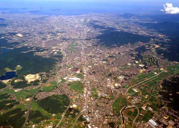 筑紫野市の上空から福岡市への展望