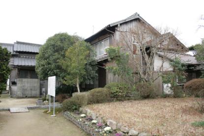 郡屋跡（正面は郡屋守の住居）