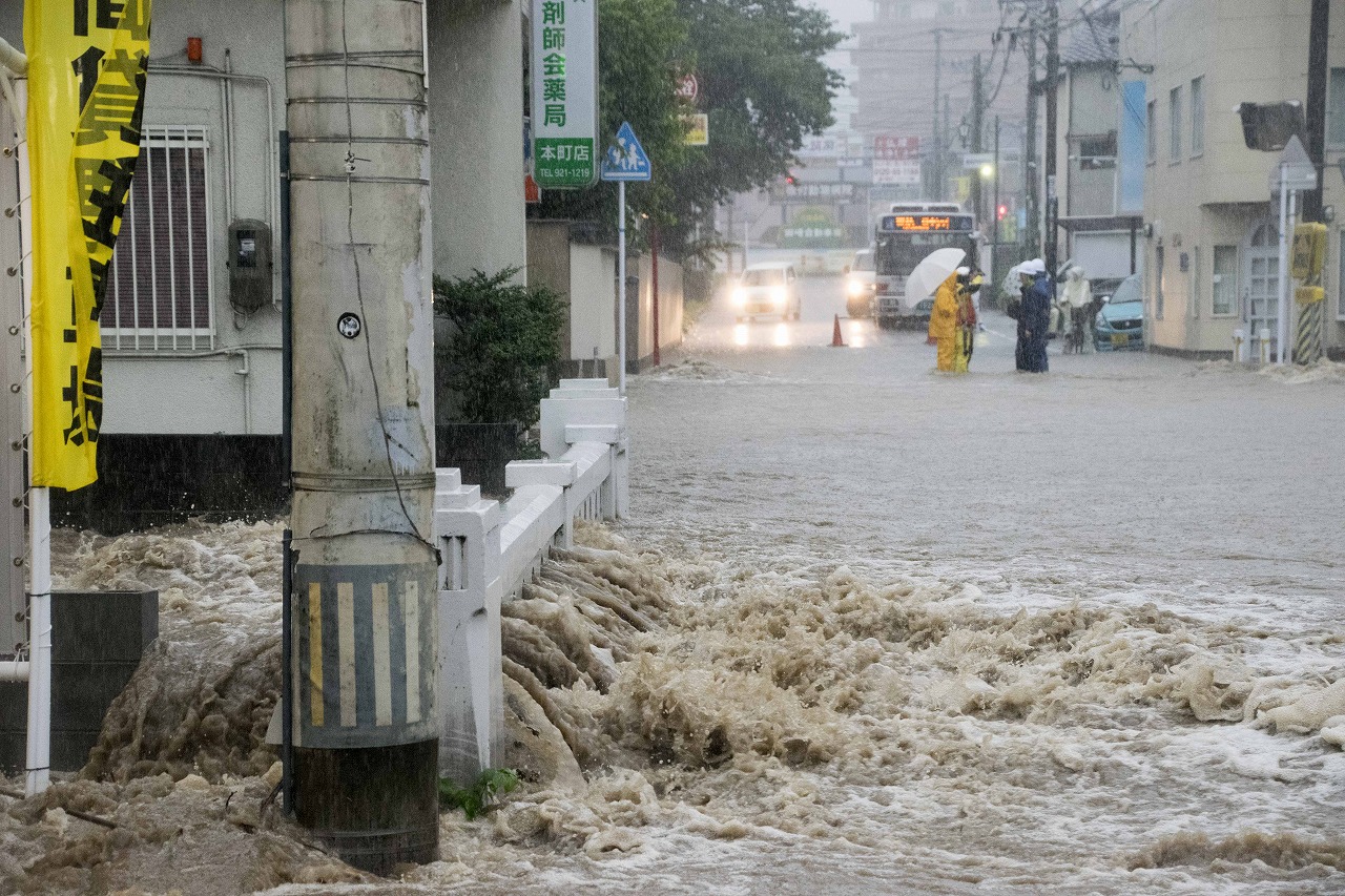 本町郵便局前道路冠水の写真