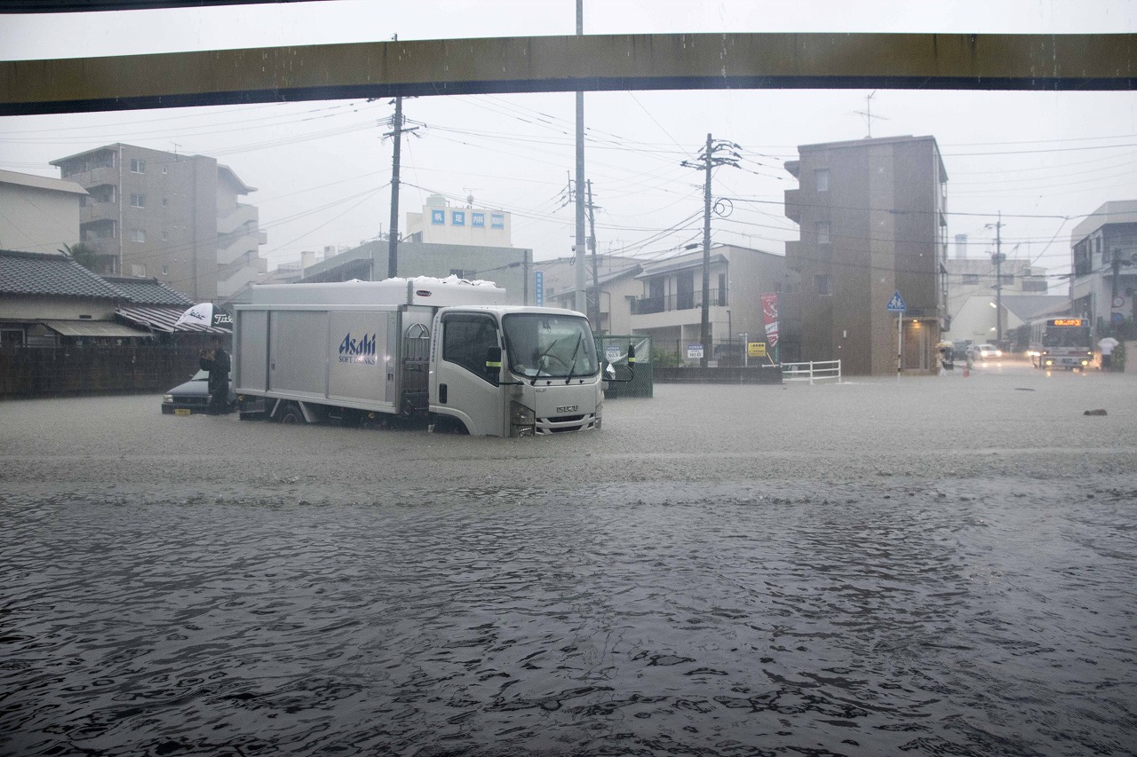 市役所前交差点高架冠水の写真