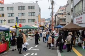 二日の市の商店街